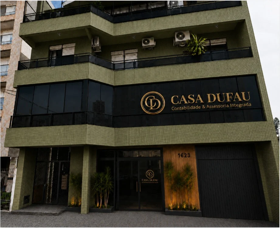 Fachada do edifício da Casa Dufau com a identificação da empresa